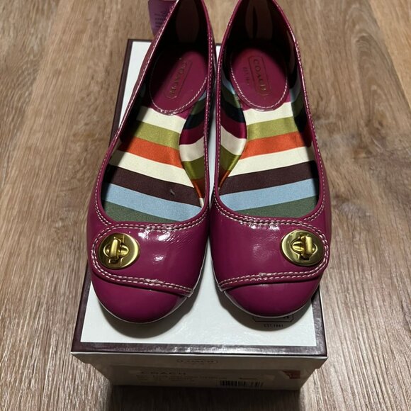 Coach Magenta Turnlock Flats Striped Interior (with Box) - Picture 3 of 12
